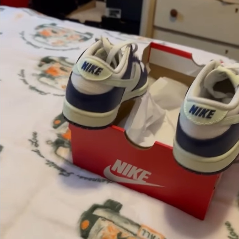 Nike kid Navy and White Sneakers - Picture 5 of 10